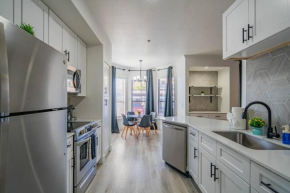 Stylish 2BD KingBed With Pool, Hot Tub, Gym, Parking